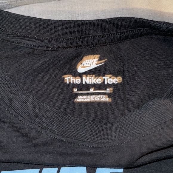 Size medium, black and baby blue nike shirt - Picture 3 of 3